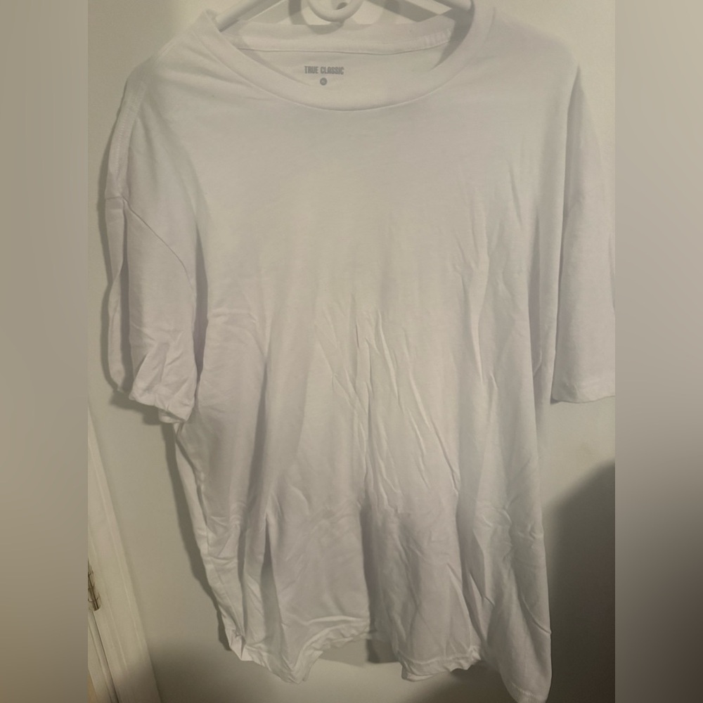 Men’s white basic tee